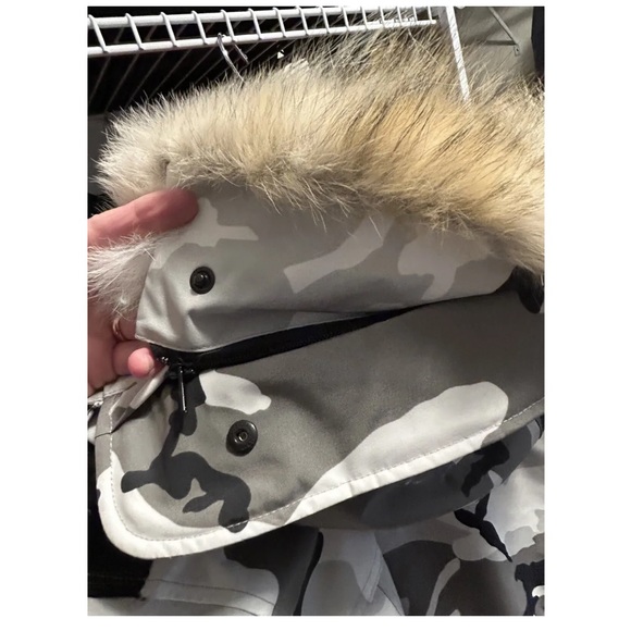 Canada goose white Macculloch Parka , brand new, limited jacket - Picture 12 of 12